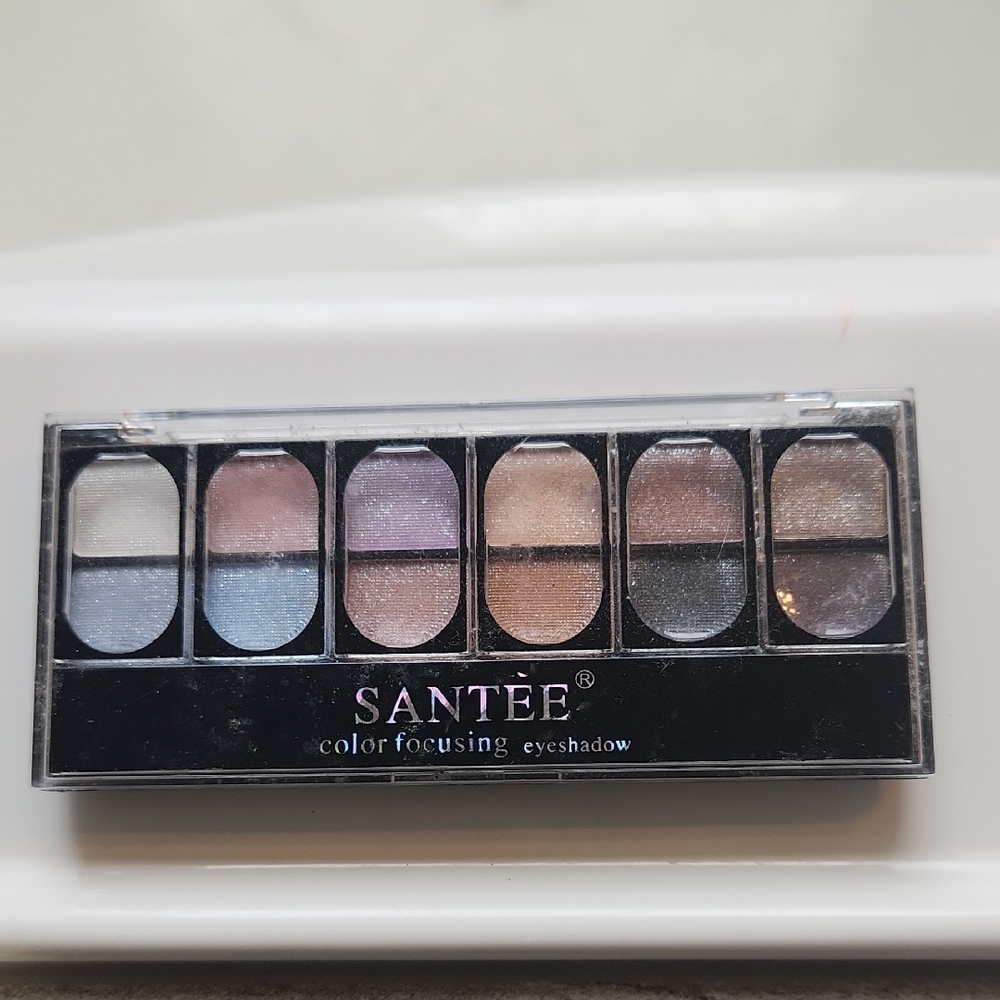 SANTEE Color Focusing Eyeshadow Palette - Multi-Color NWT